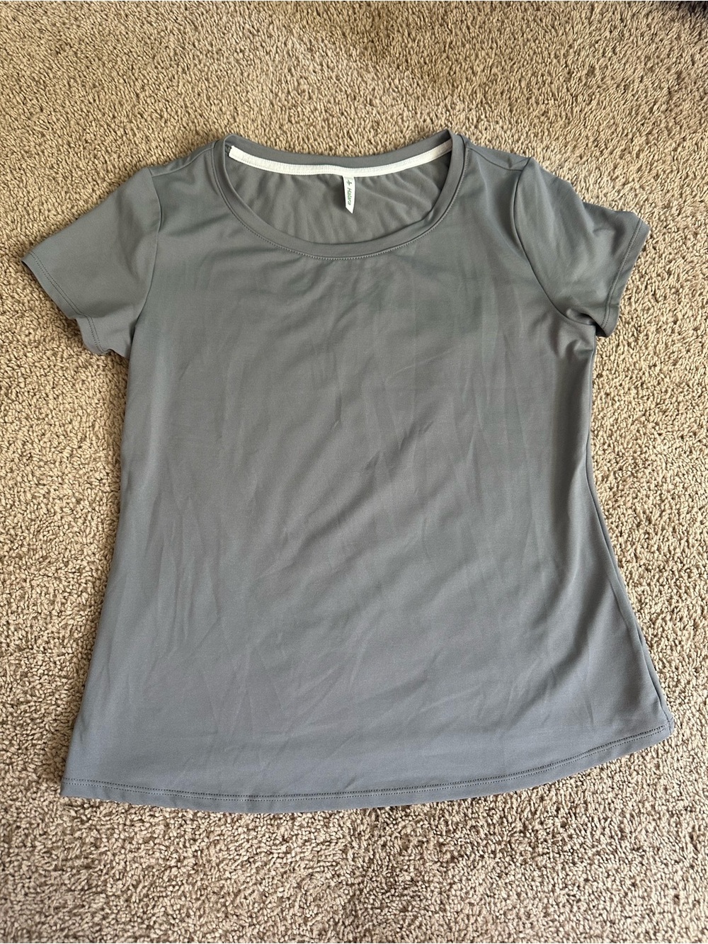 HALARA Gray Short-Sleeve Scoop Neck Tee.